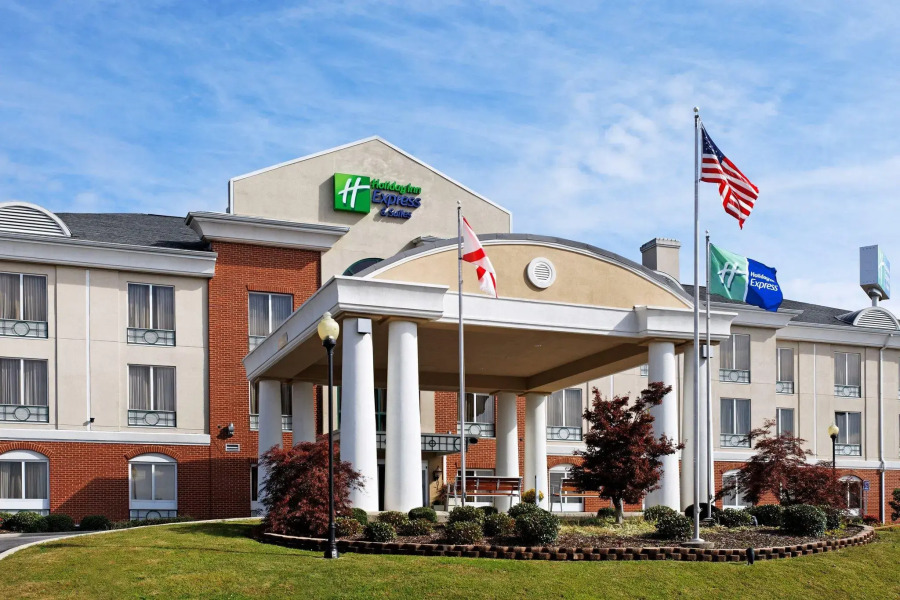 Holiday Inn Express Hotel & Suites Cullman by IHG