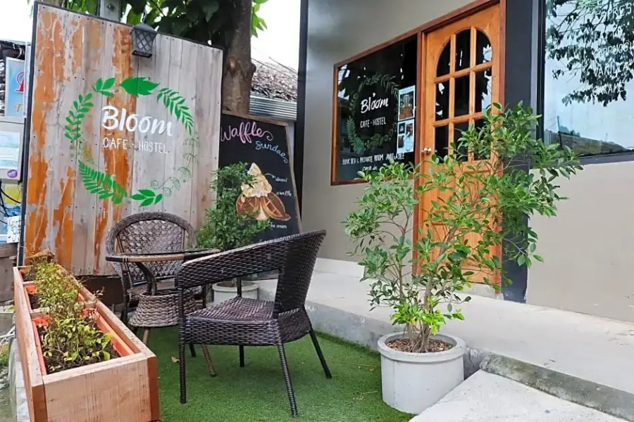 Lipe - Bloom Cafe and Hostel
