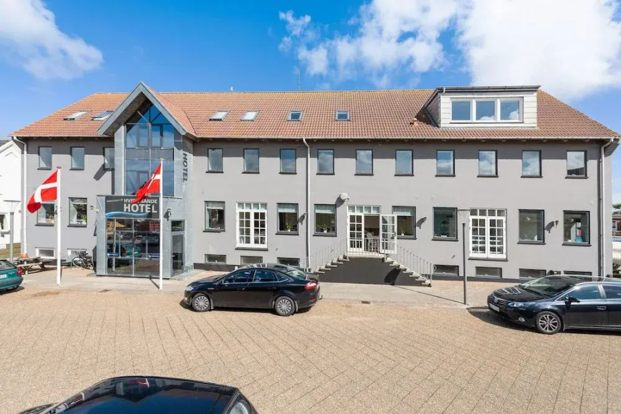Eight-Bedroom Holiday home in Hvide Sande