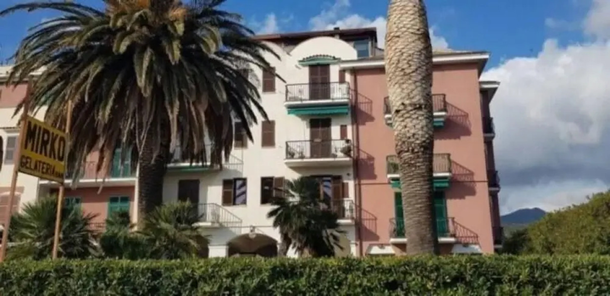 Leo Seaview Apartment