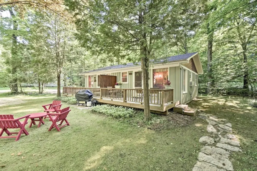 'pine Cottage' Duplex w/ Deck: Walk to State Park!