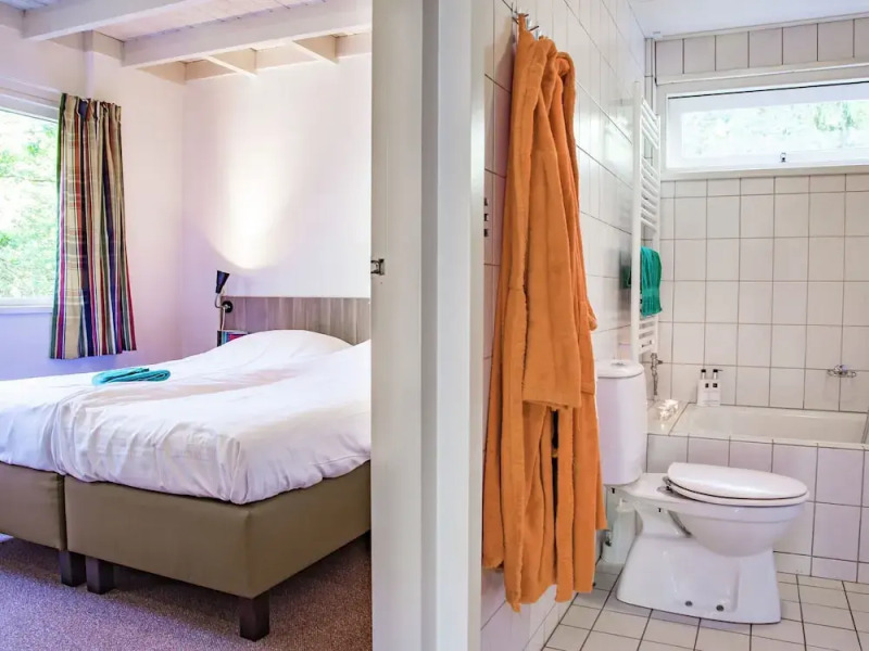 Bungalow With Fireplace, not far From Assen