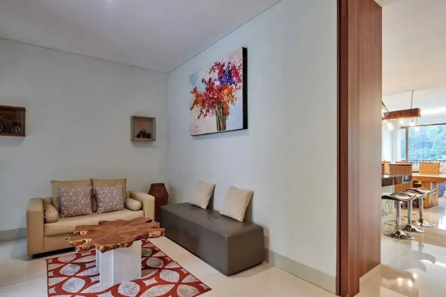 Narwastu hill 6BR villa with pool and movie room