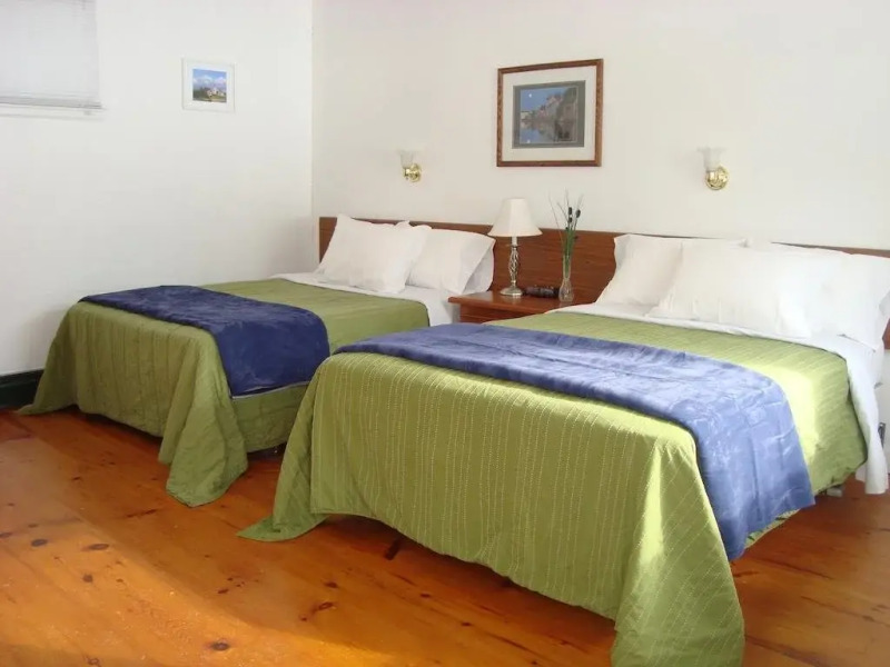 Lighthouse Motel & Cottages