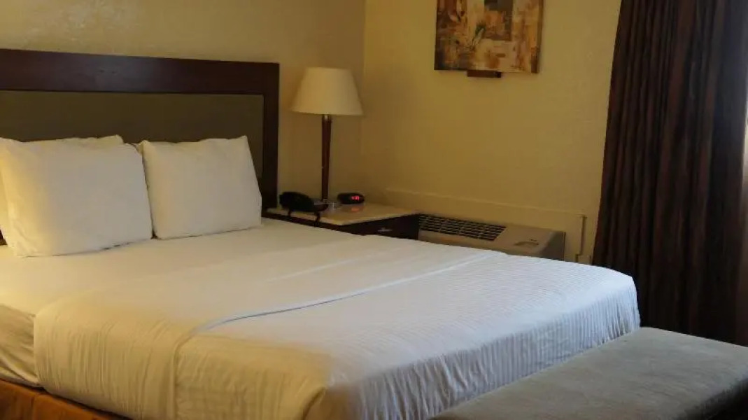 Lexington Inn & Suites - N.W. Chicago West/Elgin