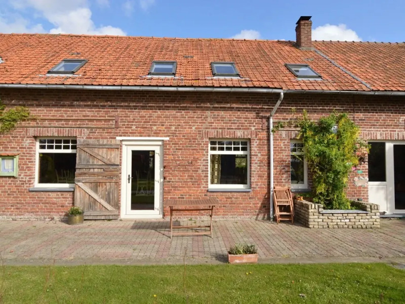 Charming Holiday Home in Hondschoote With Terrace