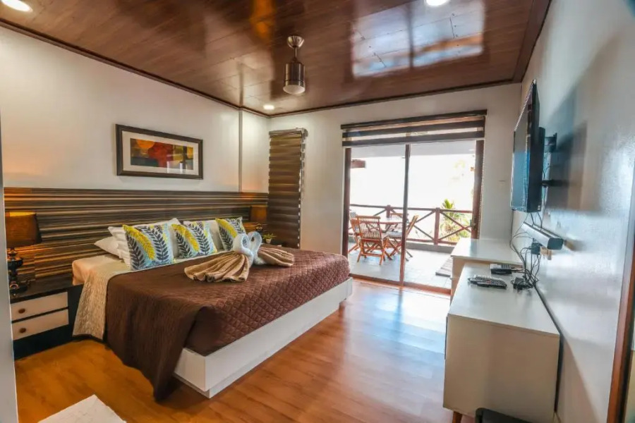 Noni's Resort