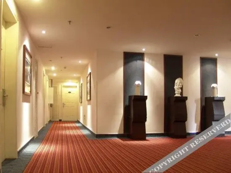 Wuhan Luyi 100 Hotel