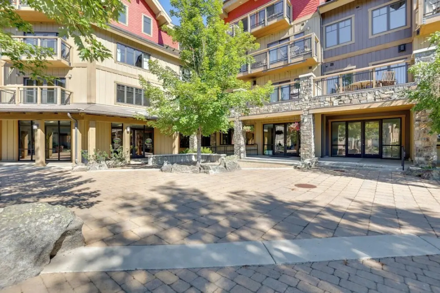 Luxury Mccall Condo 1/2 Mi to Payette Lake!