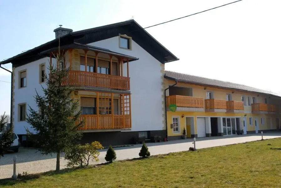 Tourist farm and beekeeping Salamun