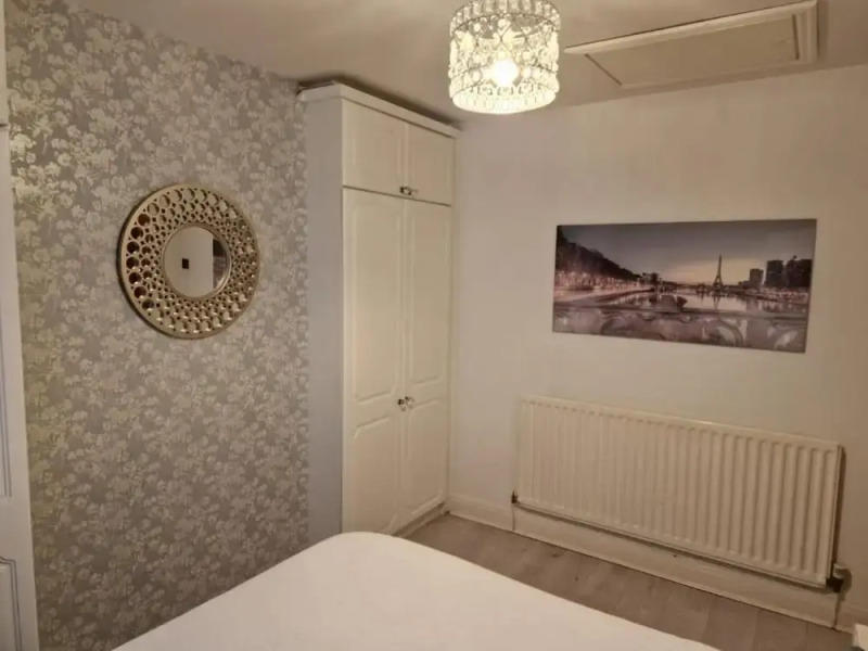 Impeccable 4-bed House in Bilston