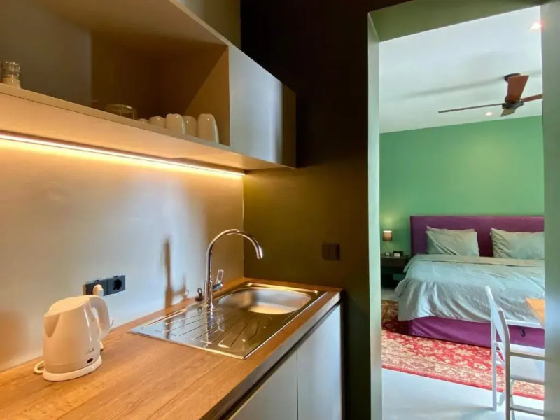 FinIQ Boutiq Studios + Apartment