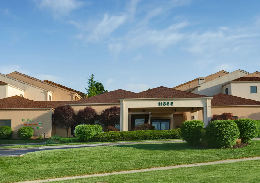 Courtyard by Marriott St Louis Westport Plaza