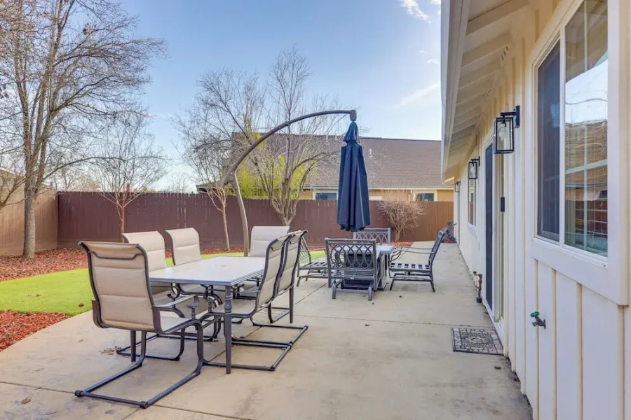 Walk Downtown: Remodeled Home in Murphys w/ Yard!