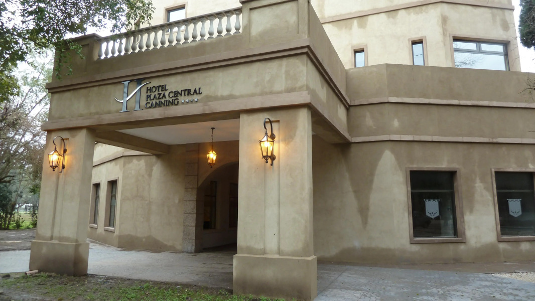 Hotel Plaza Central Canning