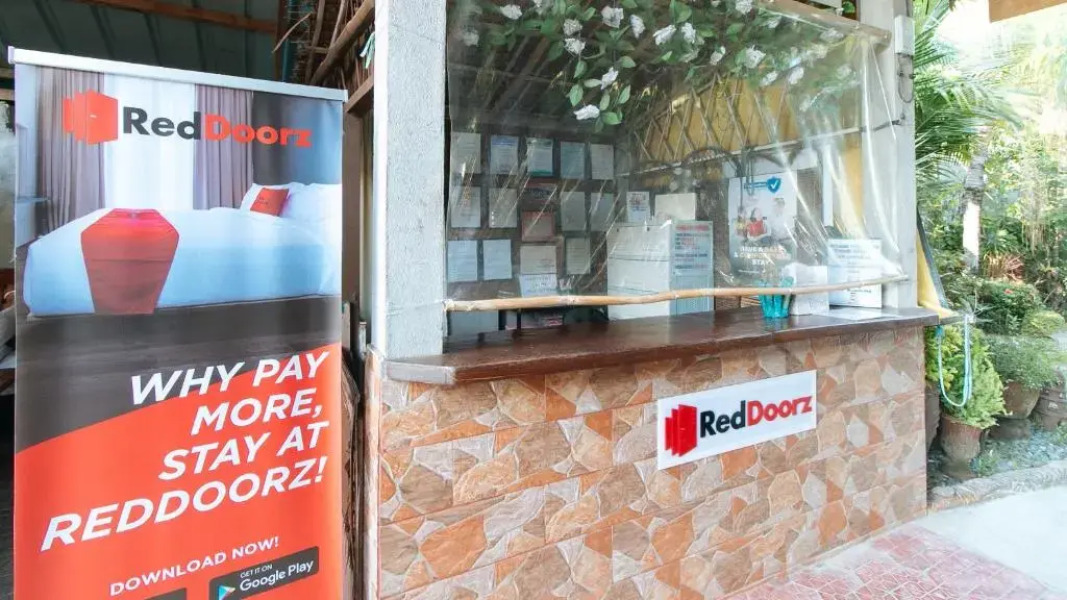 RedDoorz Hostel @ Megans Paradisio Beach Resort