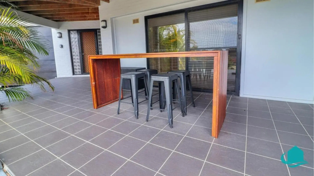 Splendour Hideaway - Luxury pool at Caves Beach