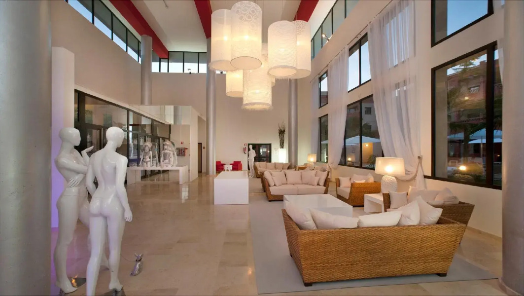 Leo Punta Umbria Solo Adultos