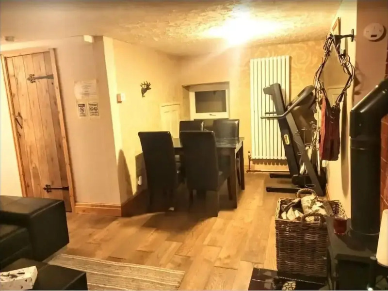 Llandovery - Cottage - Sleeps4 - Parking Secure Lock up for Bikes