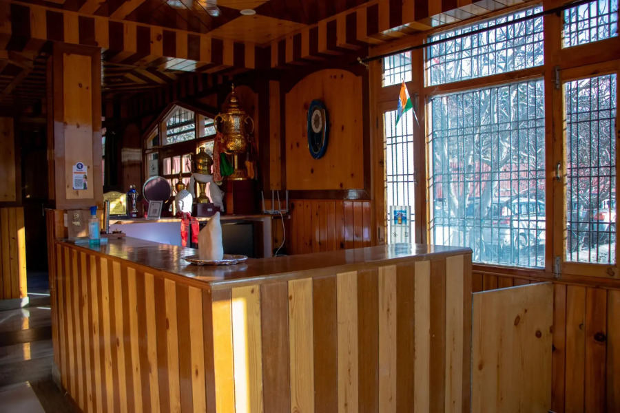 Hotel Monal Residency