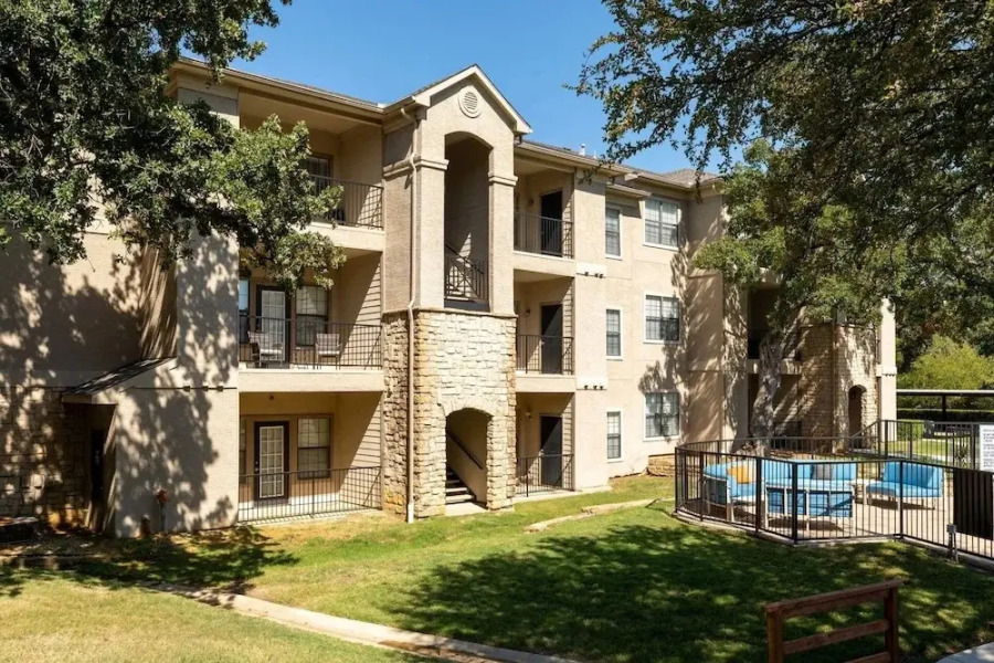 Landing Apartments - Lewisville