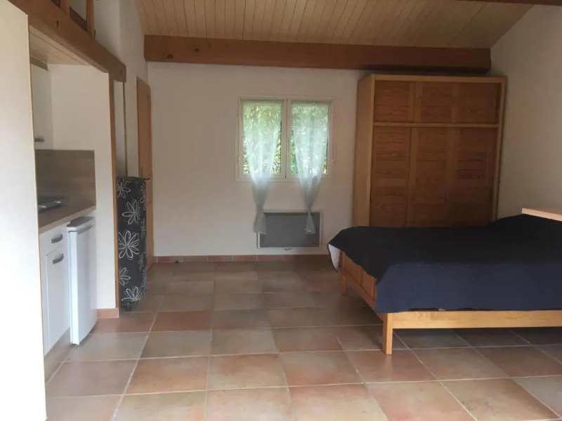 Charmant Studio Avec Piscine .