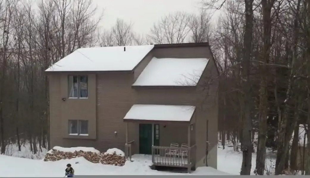 Hunter Mountain Ski House - Tesla Charger