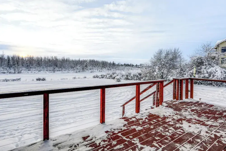 Riverside Retreat: Cozy Fairbanks Home w/ View