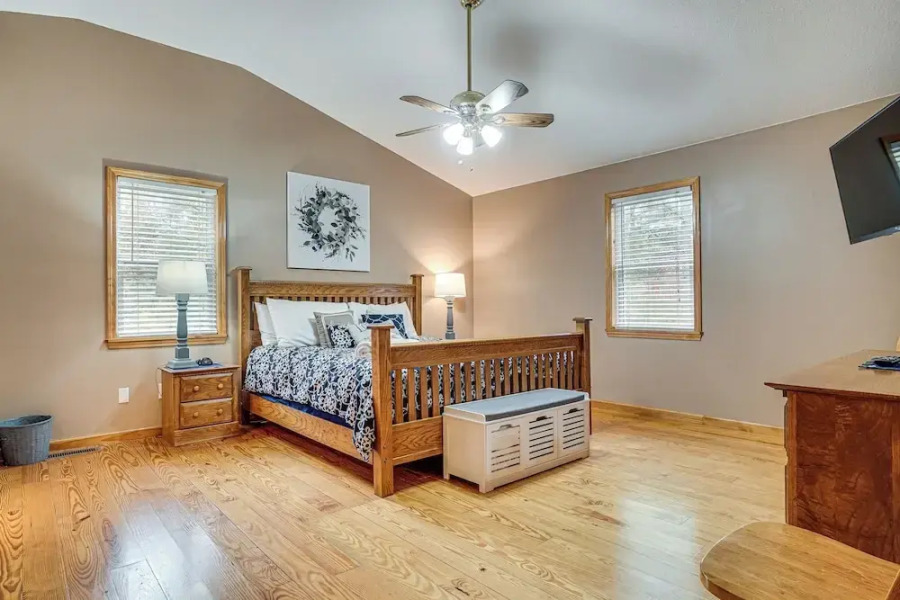 Spacious Home in Helen w/ Porch & Balcony!