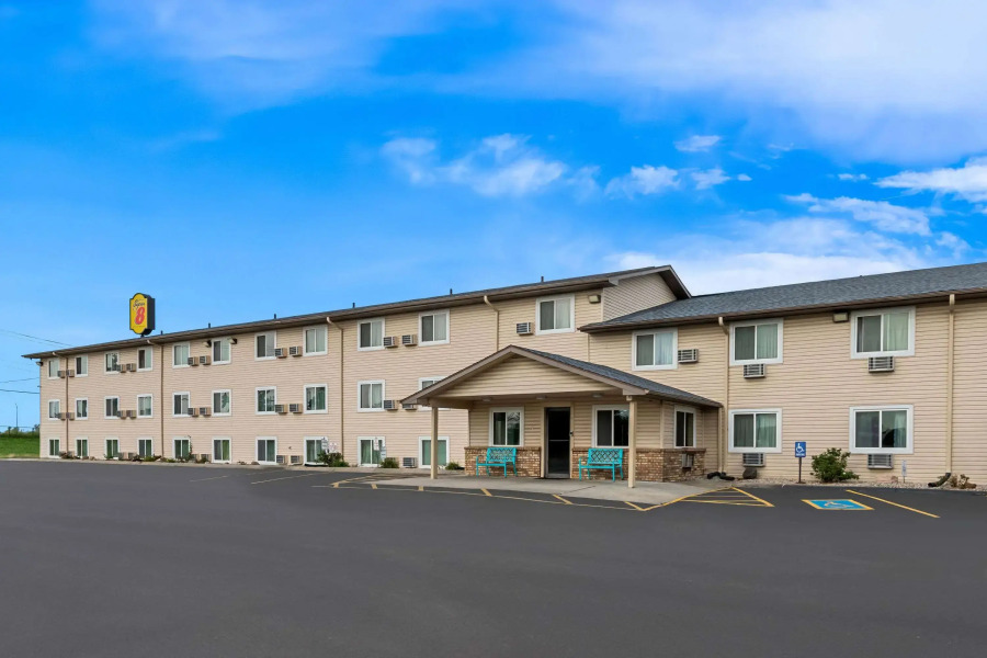 Super 8 by Wyndham Council Bluffs IA Omaha NE Area