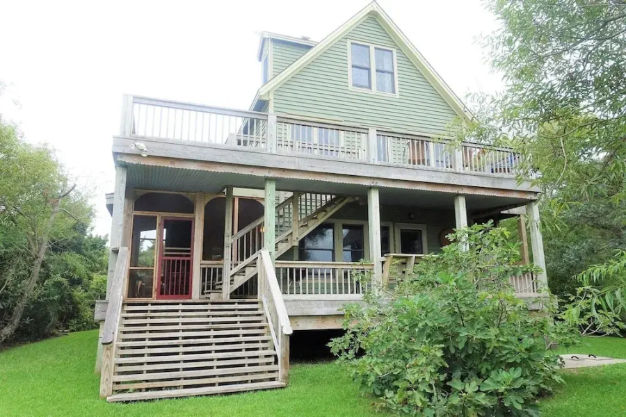 Lighthouse Cottage at Ocracoke 3 Bedrooms 2 Bathrooms Home
