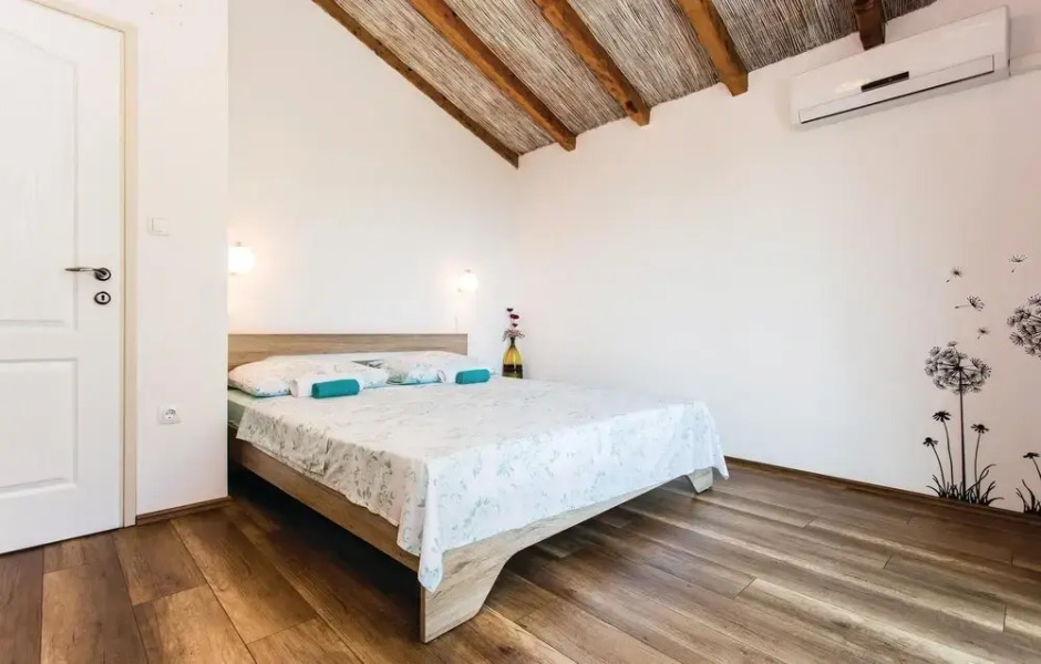 Amazing Home in Krk With Wifi and 2 Bedrooms