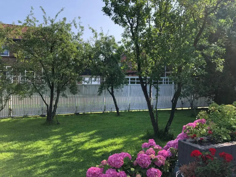 Tiny house in tuin van de statige villa Mariahof