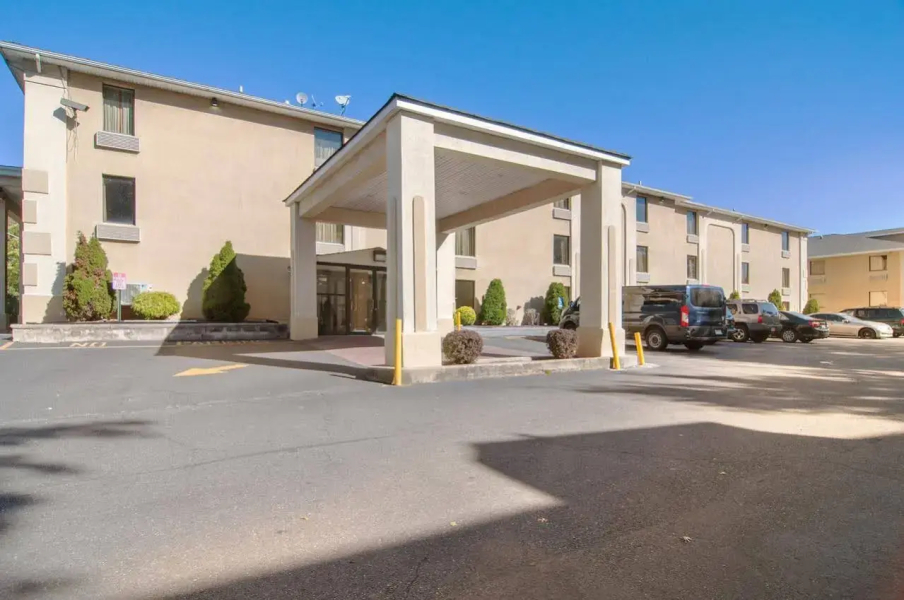 Red Carpet Inn - Newark Airport