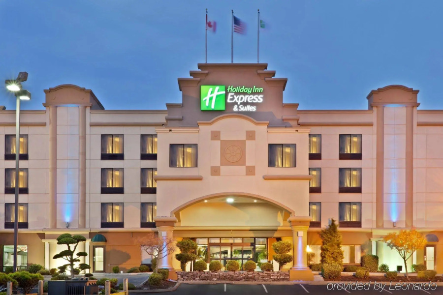 Holiday Inn Express & Suites Tacoma by IHG
