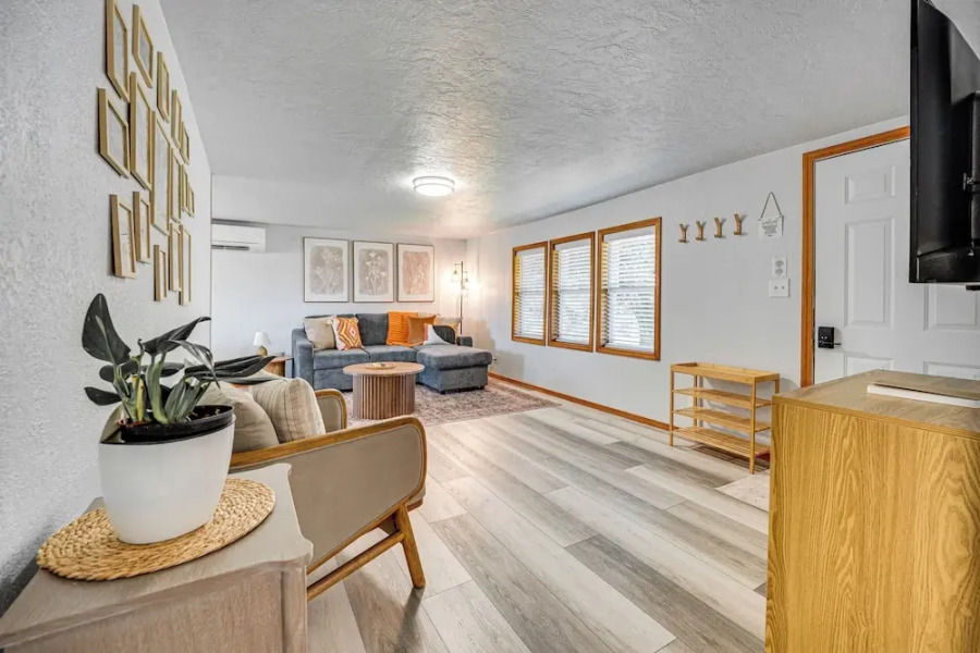 9 Mi to The Gorge: Updated Retreat w/ Yard!