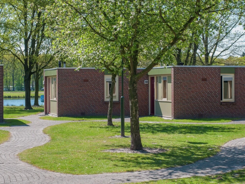 Cosy Bungalow with Microwave, in the Middle of de Maasduinen
