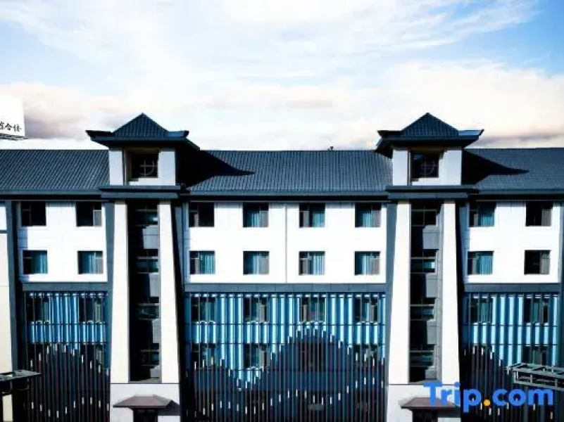 Orange Xiangxie Pool Hot Spring Complex