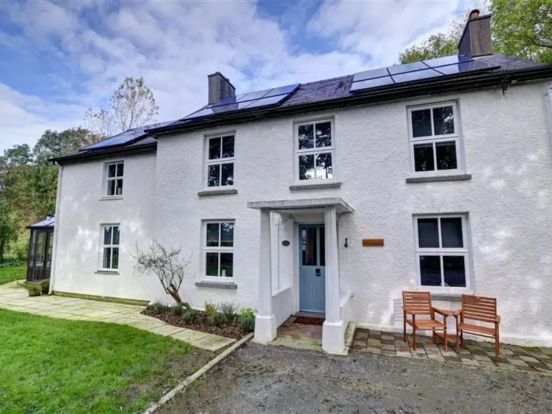 Restful Holiday Home in Glandwr near River