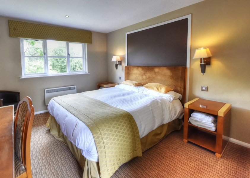 The Narrowboat At Weedon