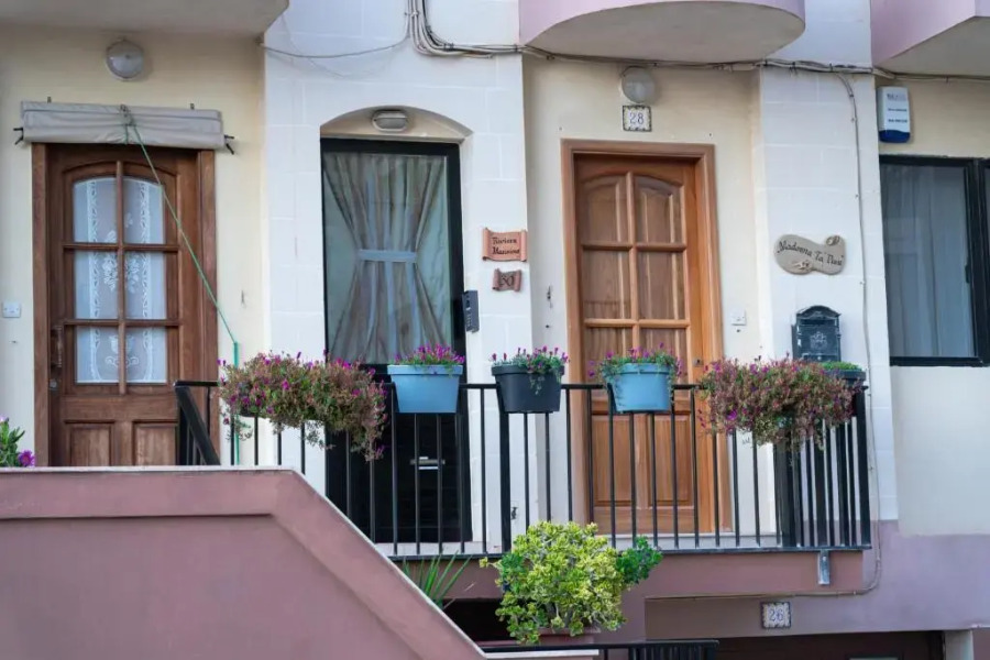 Riviera Mansions Apt. 9 - Side Sea-View, 3 bedroom Deluxe Apartment