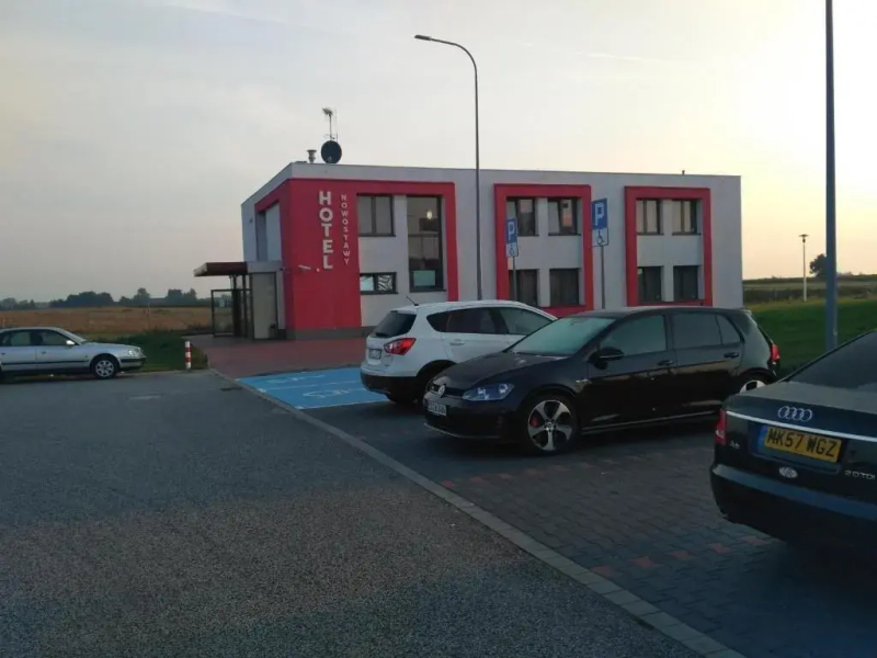 Hotel Nowostawy
