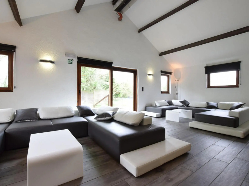 Spacious Holiday Home La Roche-en-Ardenne with Pool