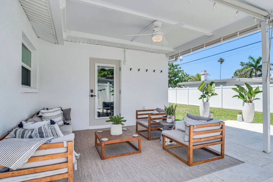Redington Beach Coastal Retreat - Walk to Beach!