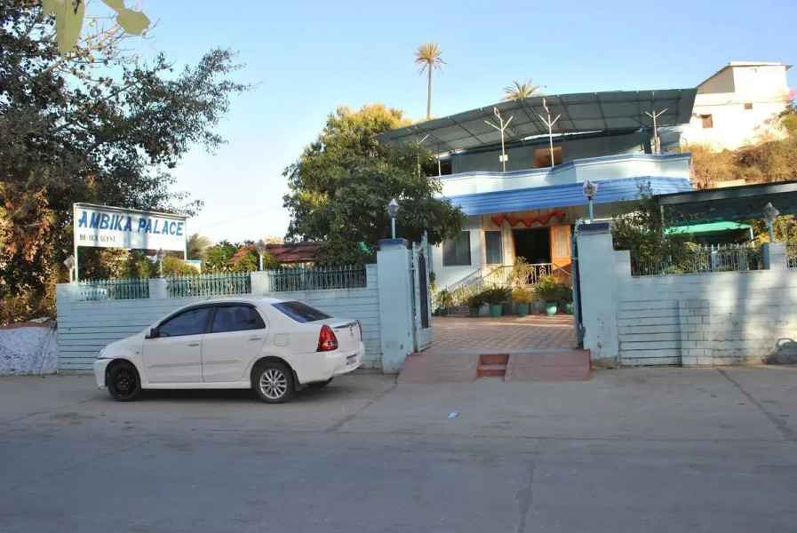 Hotel Ambika Palace