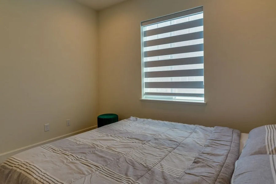 California Midterm Rental With Fenced Yard!