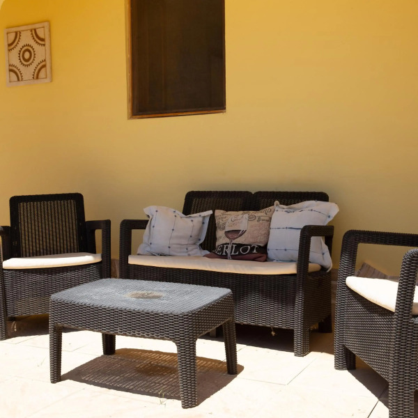 Casa Mari - fabulous semi-detached villa with swimming pool, tennis court and huge gardens