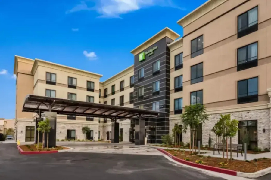 Holiday Inn & Suites Silicon Valley - Milpitas by IHG