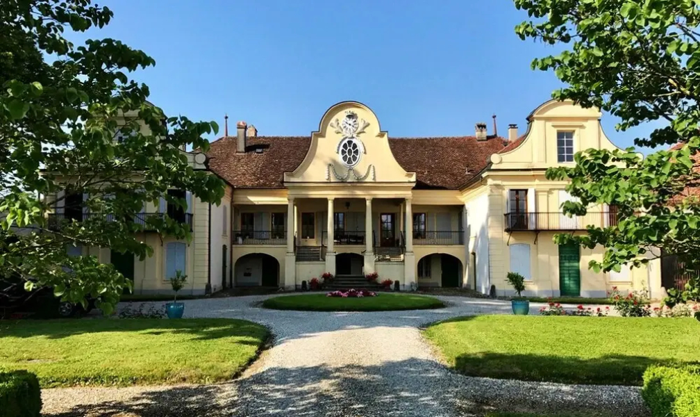 Chateau De Mathod