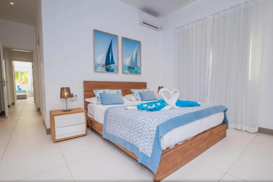 Summer Breeze - Beachfront - 3 Bedrooms Suite